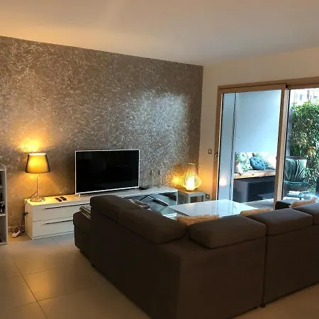 78 M2 1 Terrasse Et Garage Apartment